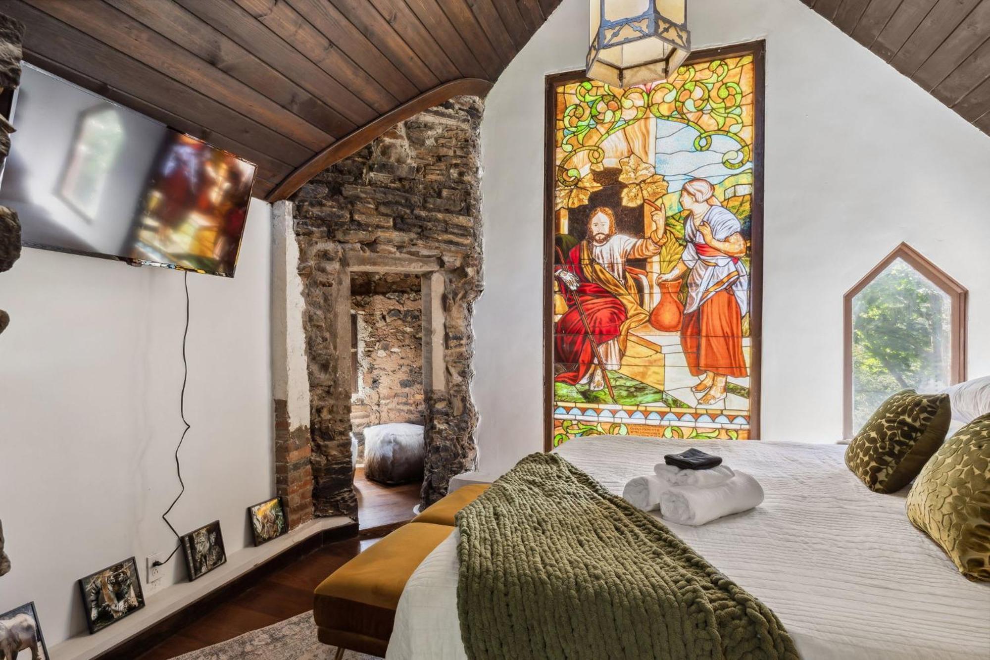 Enchanted Castle - Your Royal Getaway Awaits Кливланд Екстериор снимка