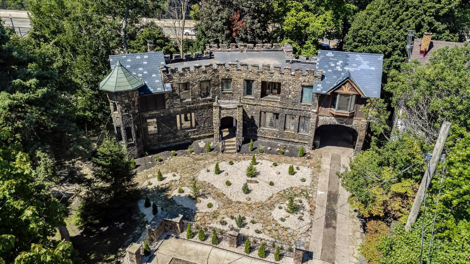 Enchanted Castle - Your Royal Getaway Awaits Кливланд Екстериор снимка