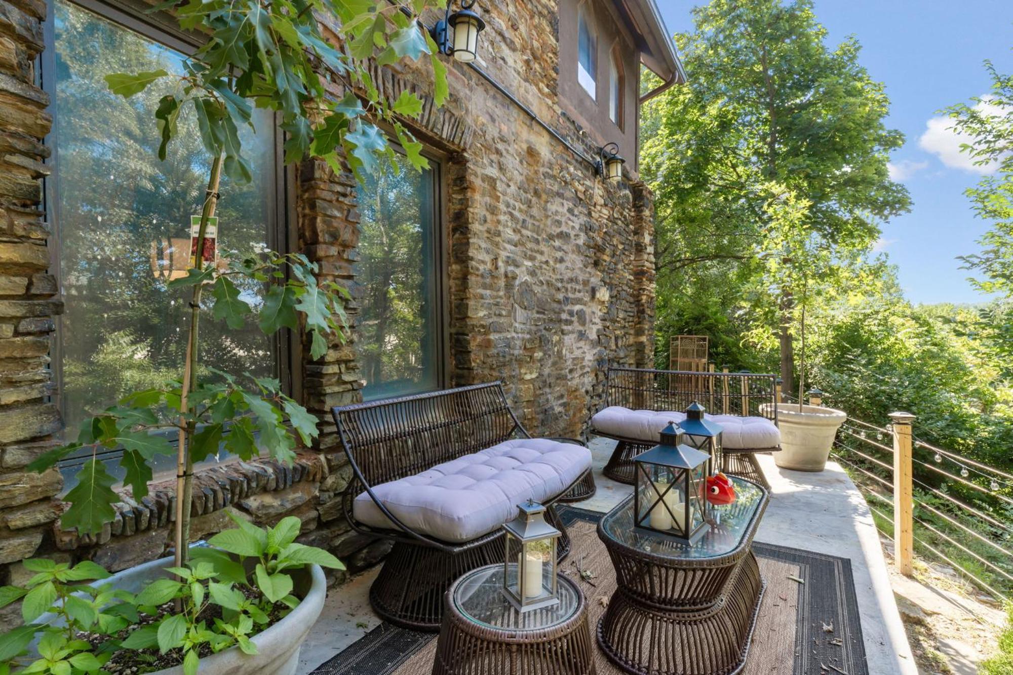 Enchanted Castle - Your Royal Getaway Awaits Кливланд Екстериор снимка