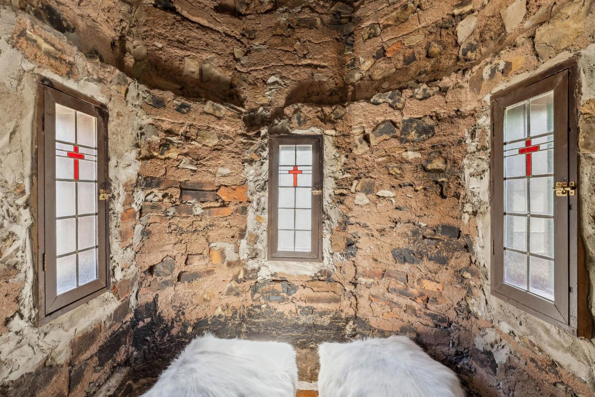 Enchanted Castle - Your Royal Getaway Awaits Кливланд Екстериор снимка